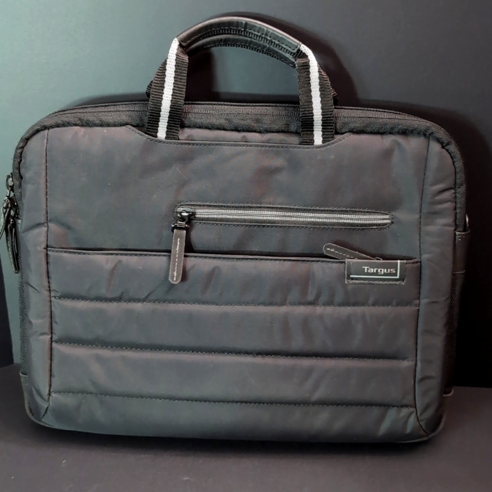 Targus Men's Black Slim Office Laptop Slip case.
